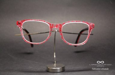 Monture femme de forme Pantos avec fils rouge et de la transparence