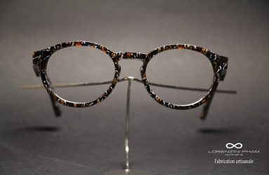 Monture ronde avec des petites touches de couleurs blanche marron et noir - Nez clef