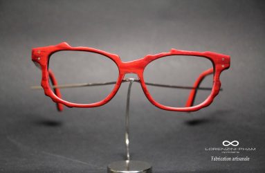 Monture femme rouge asymétrique effet bois